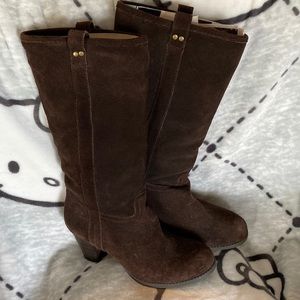 Brown Leather Universal Thread Boots, size 9.5.